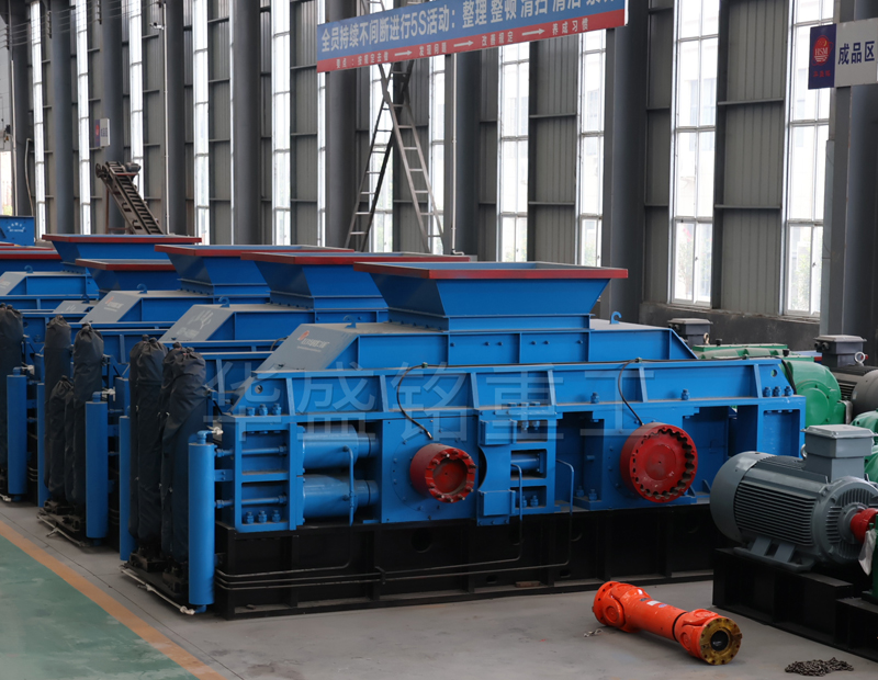 大型全液壓對(duì)輥制砂機(jī) 大型全液壓對(duì)輥制砂機(jī)