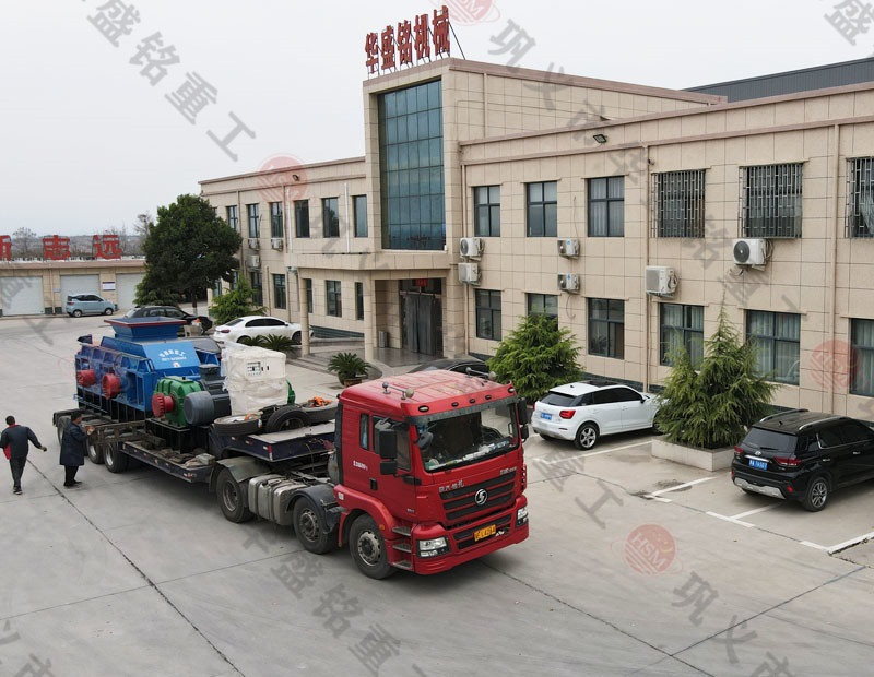 時(shí)產(chǎn)200噸對(duì)輥液壓制砂機(jī)，處理鵝卵石、石灰石的出砂效果怎么樣呢？